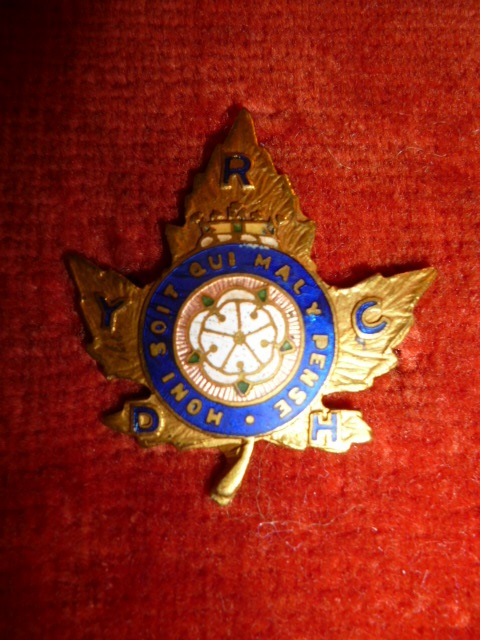 MC26 - The Duke of York's Royal Canadian Hussars Officer's Collar Badge
